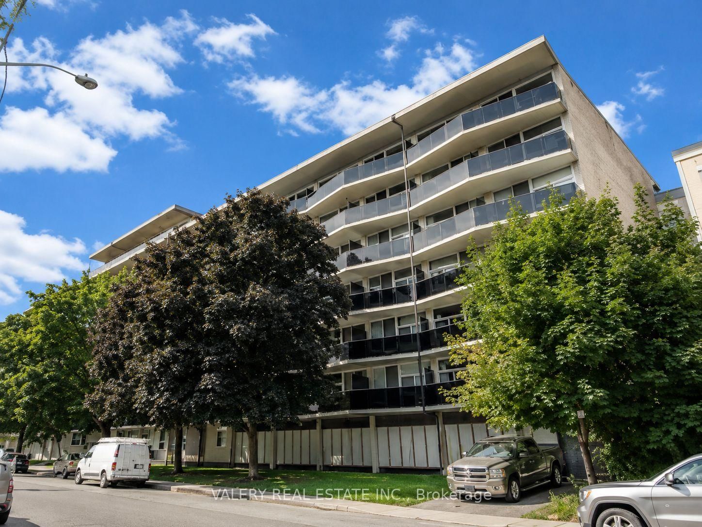 Front view of 121-324 Cambridge Street, Ottawa