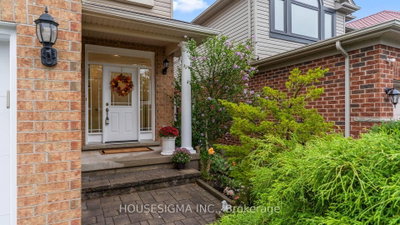 1389 Pleasantview Drive • London North, ON photo 4