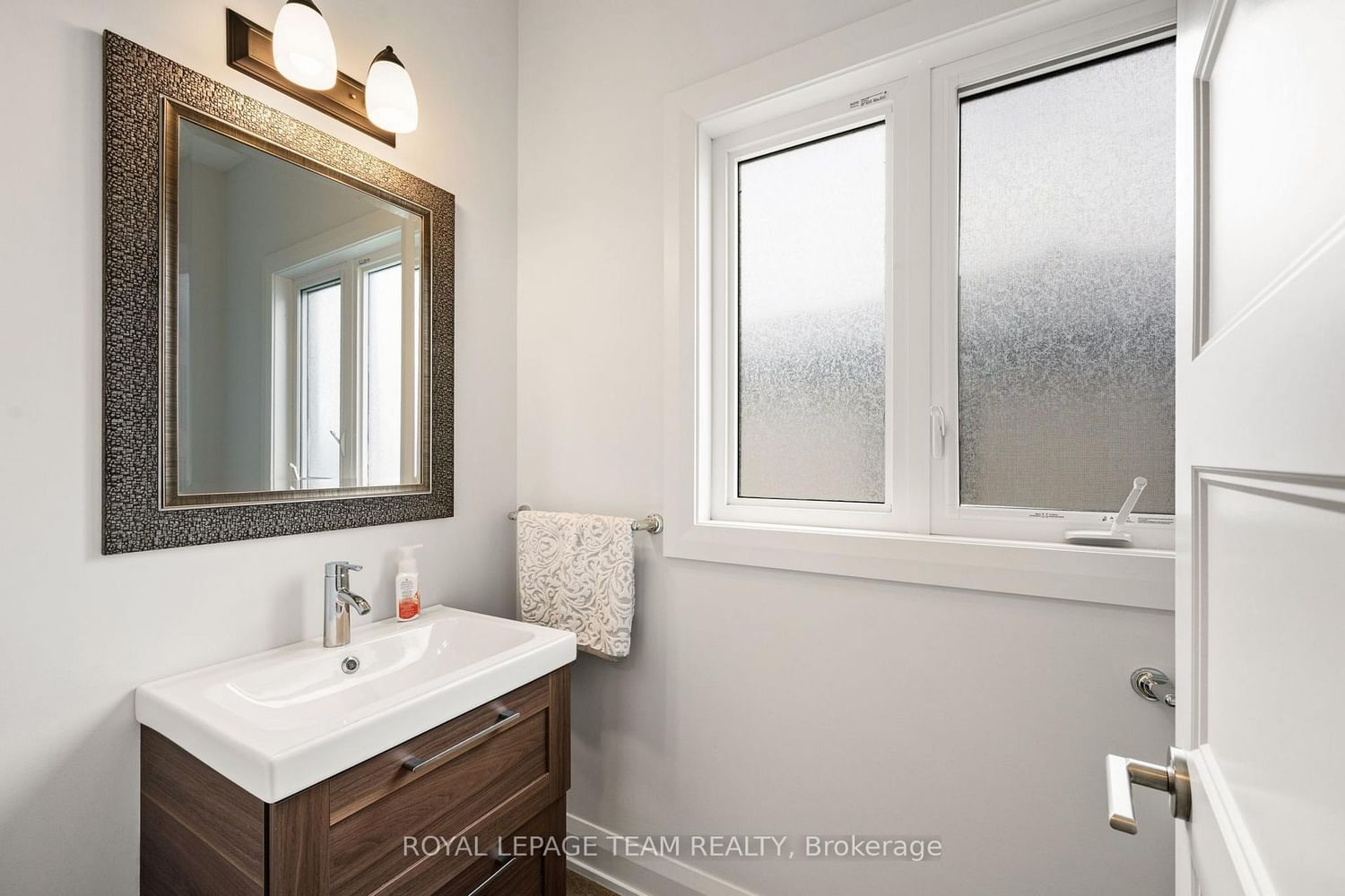 481 Lancaster Lane • North Dundas, ON photo 8