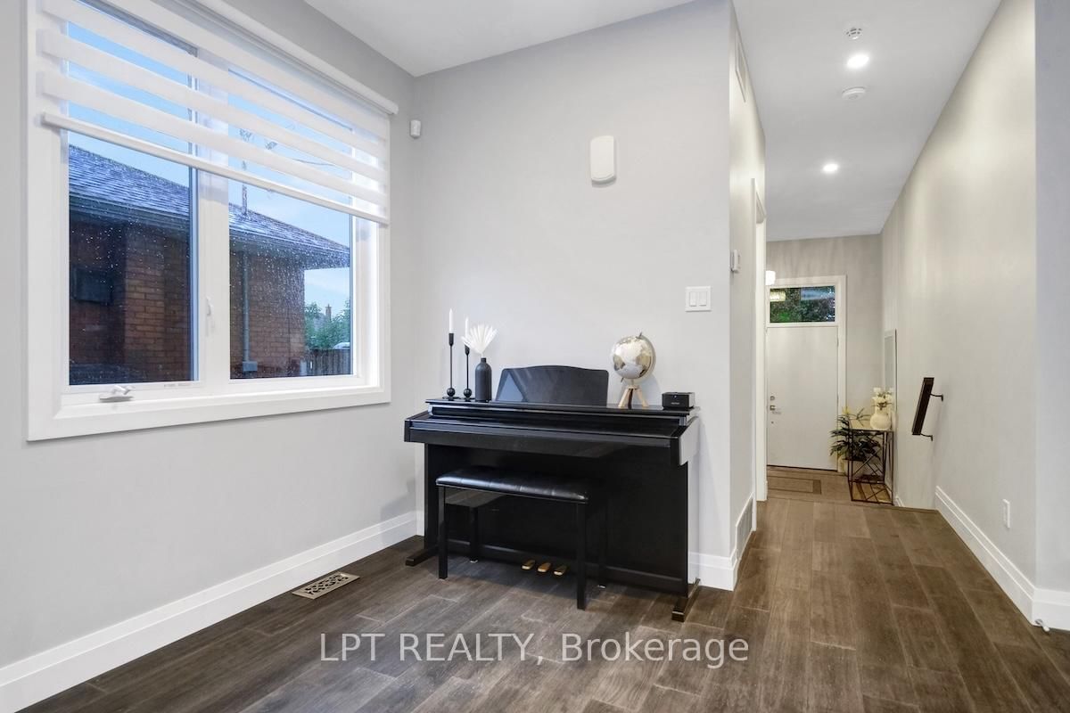 319 Glynn Avenue • Ottawa, ON photo 4