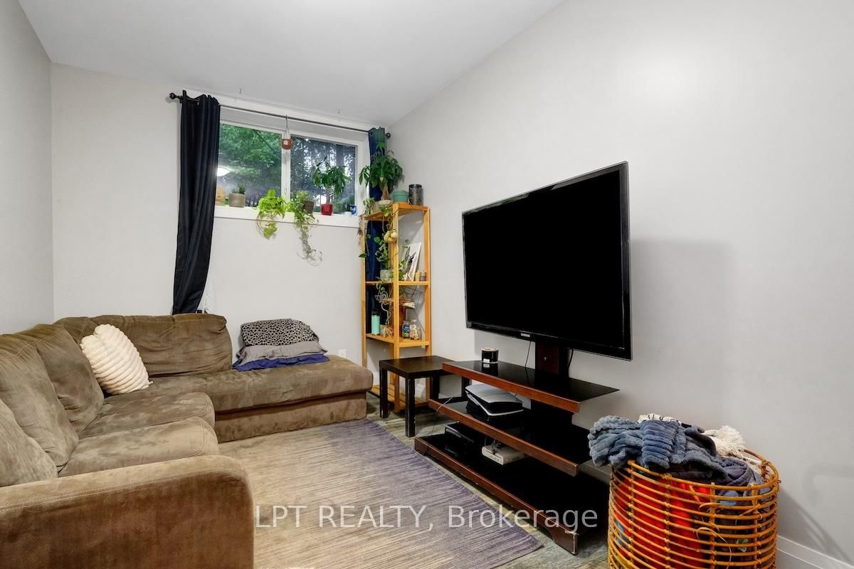 319 Glynn Avenue • Ottawa, ON photo 40