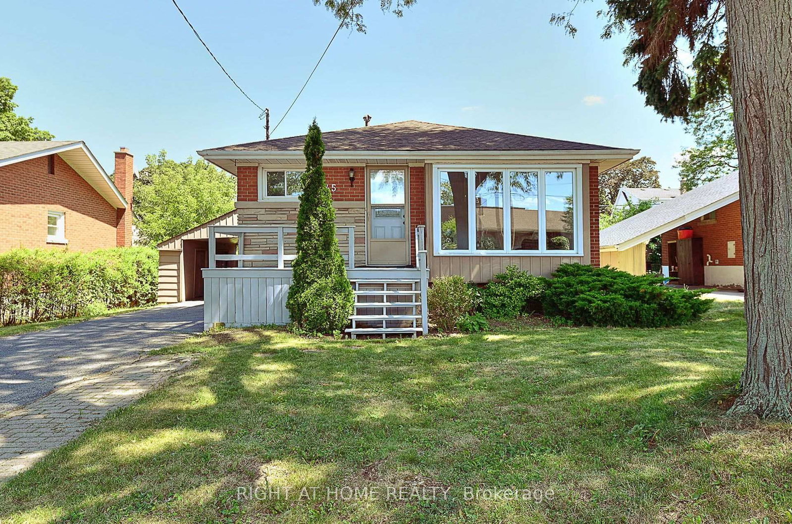 245 West 33rd Street • Hamilton, ON photo 1