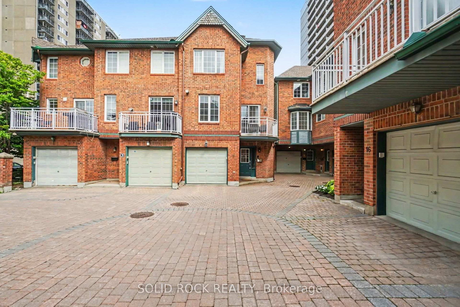 5 Beckington Private • Ottawa, ON photo 2