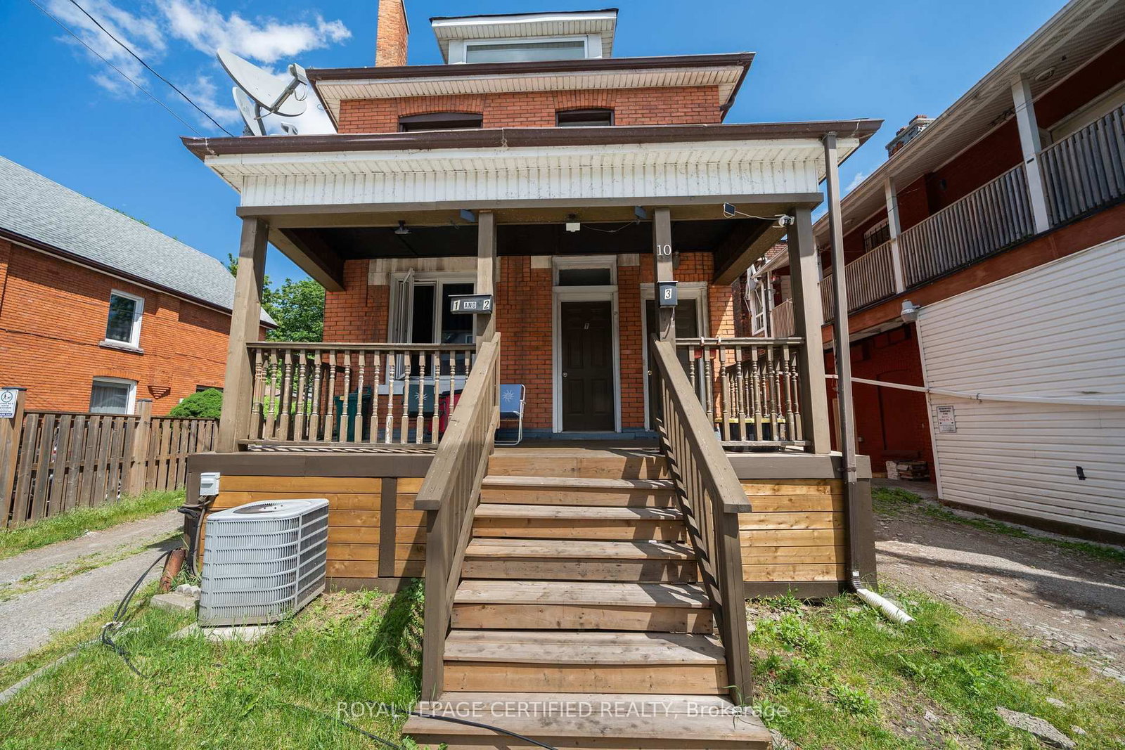 10 Fairleigh Avenue N • Hamilton, ON photo 2