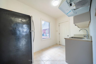 10 Fairleigh Avenue N • Hamilton, ON photo 5