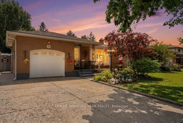 33 Meadowbrook Crescent
