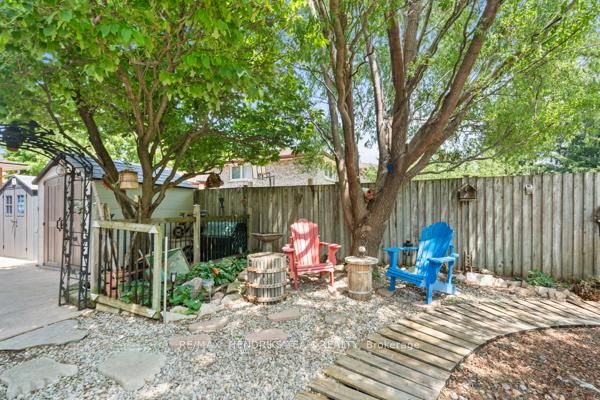 33 Meadowbrook Crescent • St. Catharines, ON photo 32