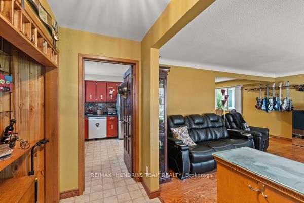 33 Meadowbrook Crescent • St. Catharines, ON photo 6