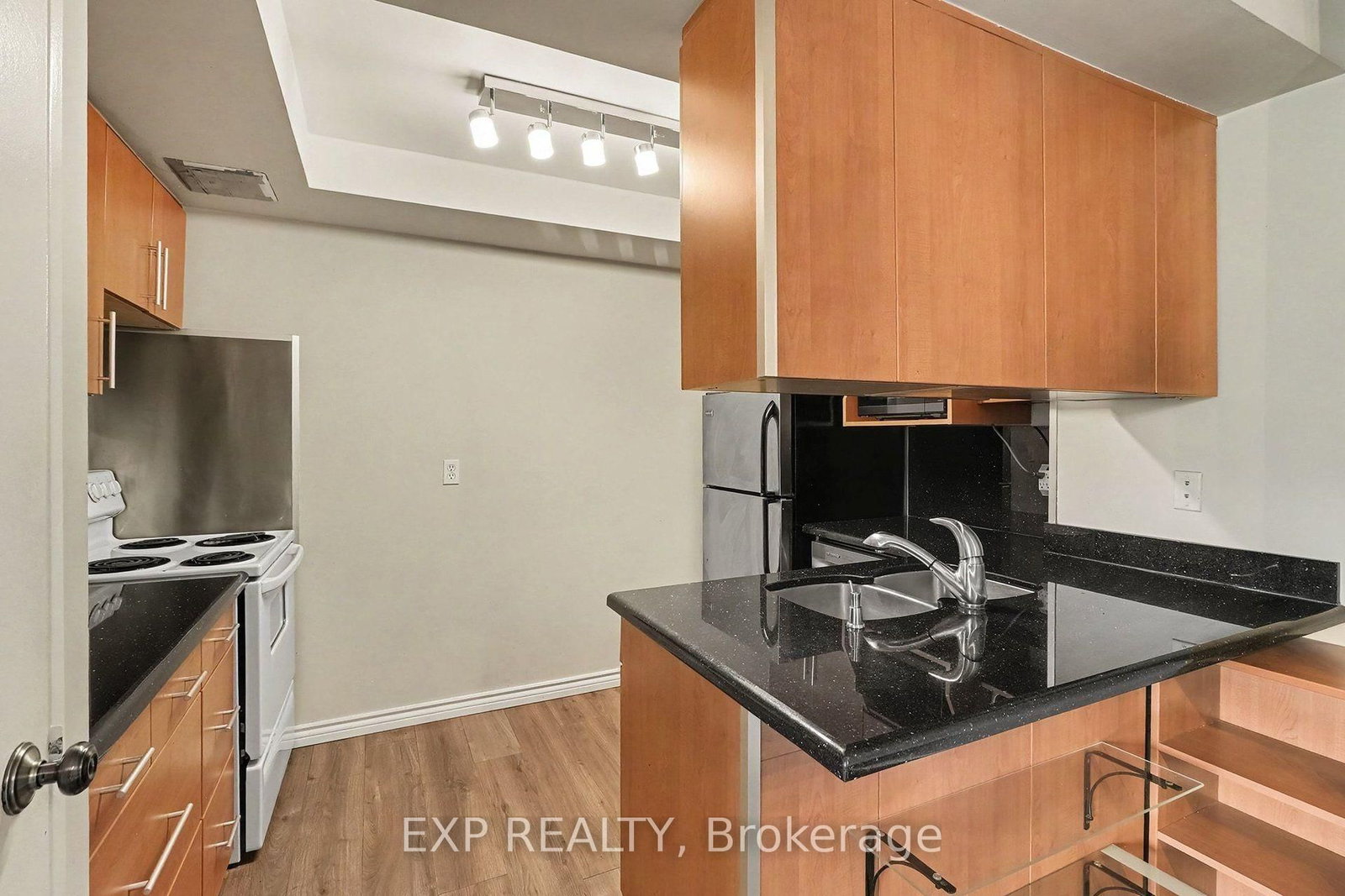 500 Laurier Avenue W • #204 • Ottawa, ON photo 21