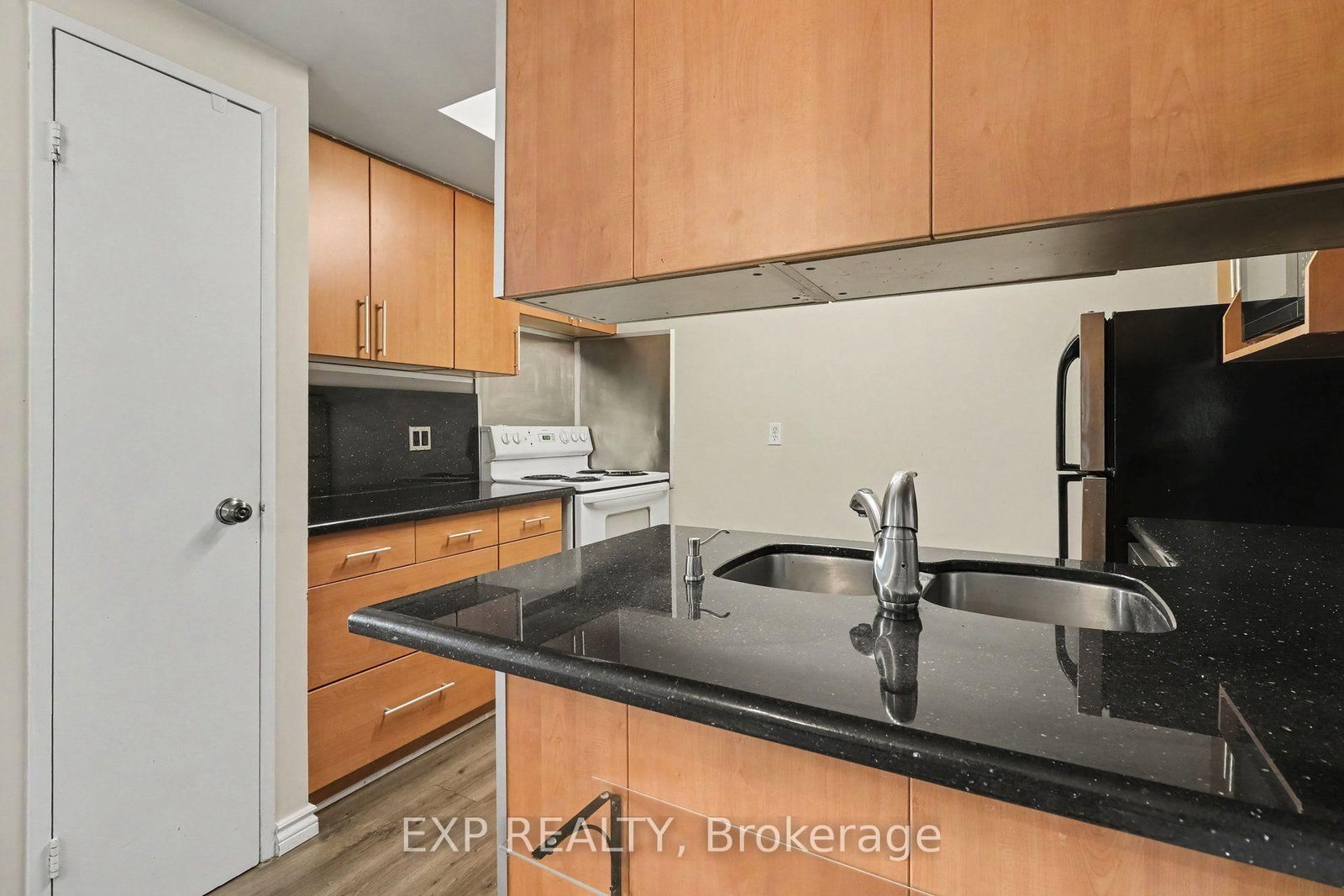 500 Laurier Avenue W • #204 • Ottawa, ON photo 24