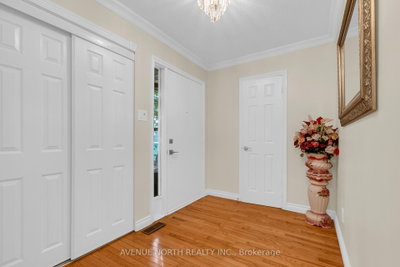 23 Bluegrass Drive • Ottawa, ON photo 8
