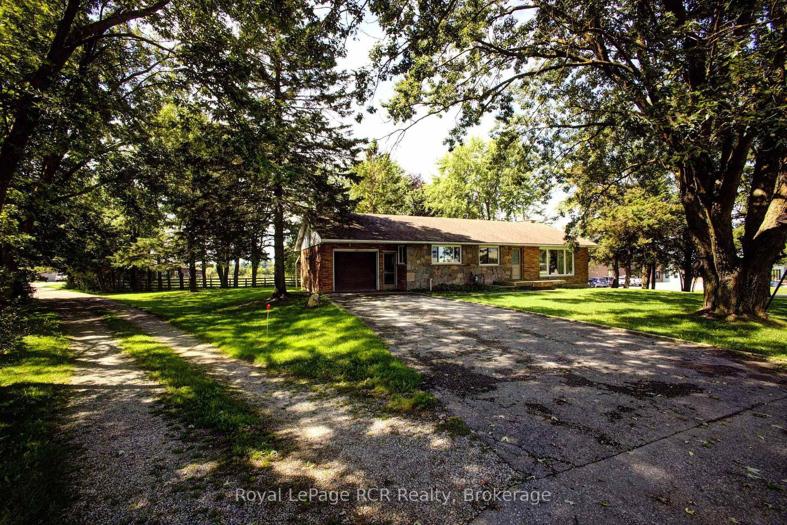 441 Smith Street • Wellington North, ON photo 2