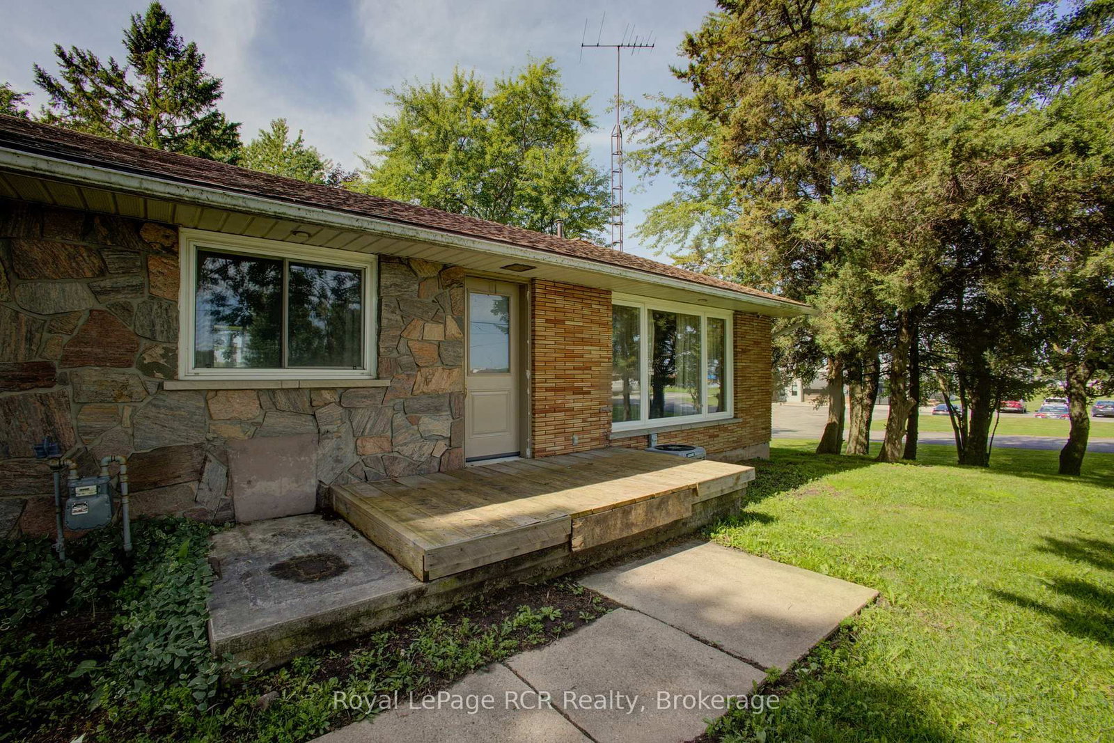 441 Smith Street • Wellington North, ON photo 3
