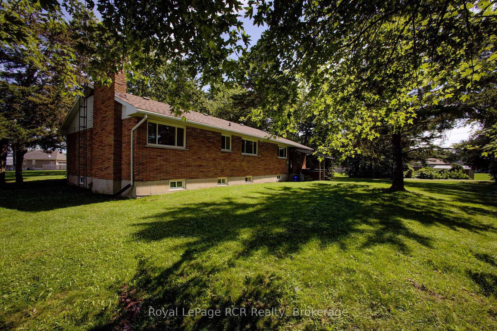 441 Smith Street • Wellington North, ON photo 4