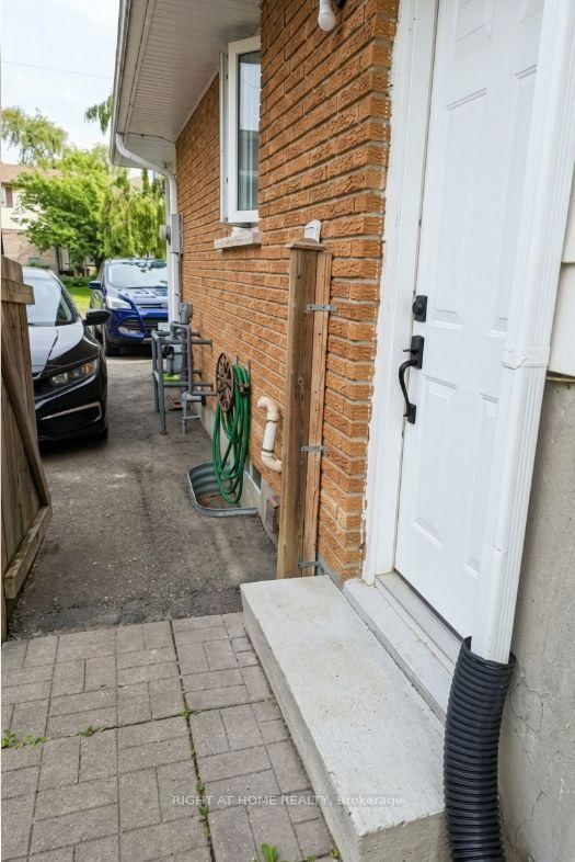 14 Canterbury Drive • St. Catharines, ON photo 10