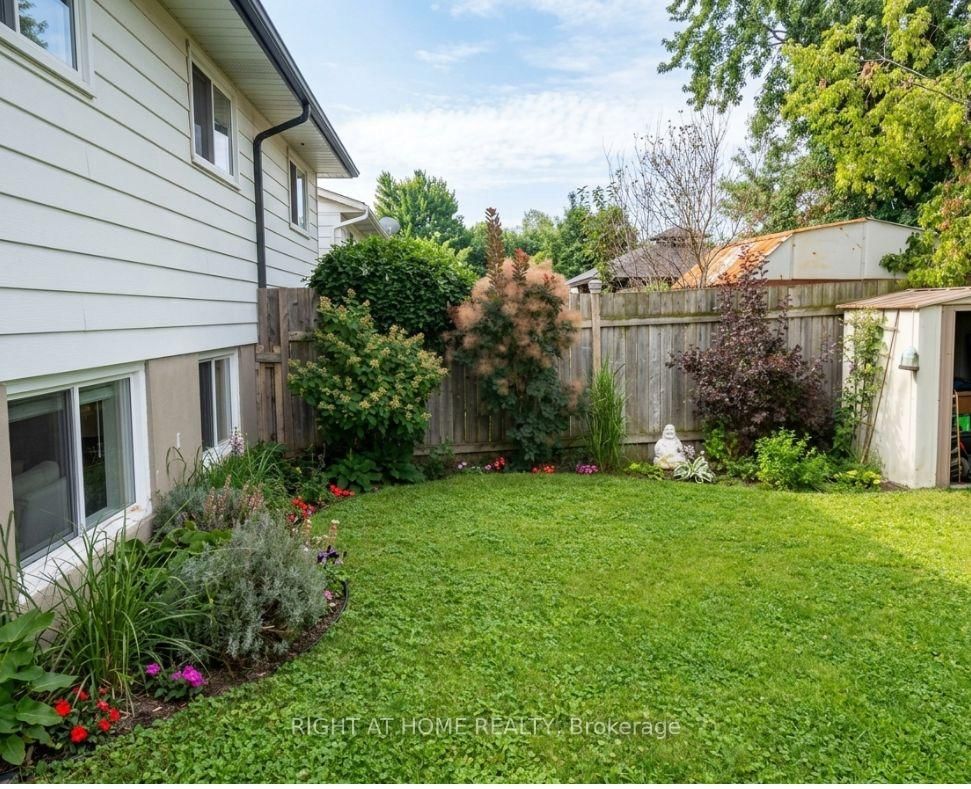 14 Canterbury Drive • St. Catharines, ON photo 18