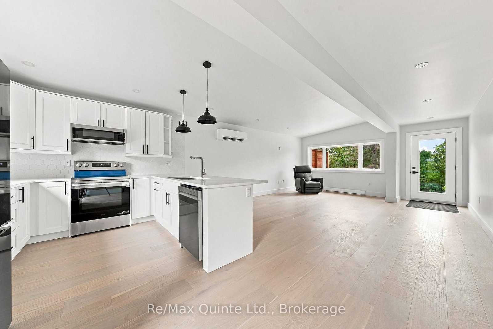 417 County Road 28 • Prince Edward County, ON photo 8