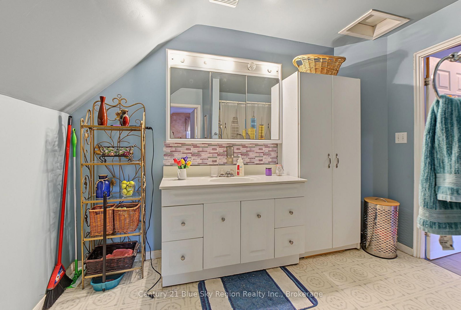 869 FERGUSON Street • North Bay, ON photo 17