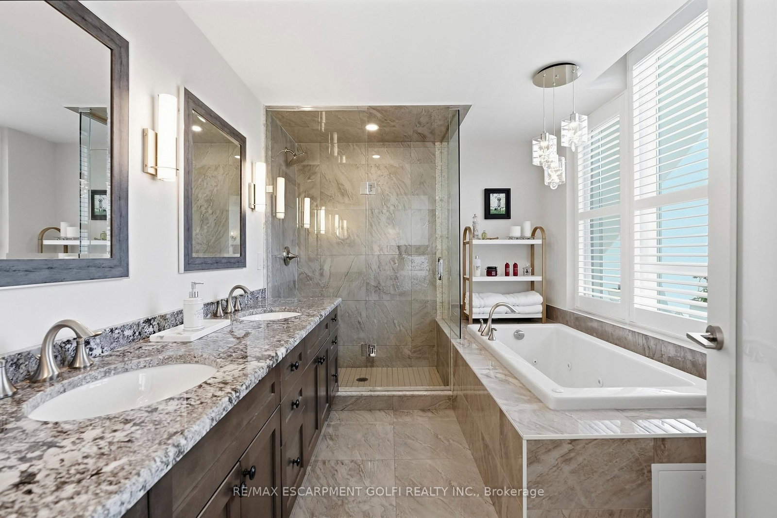 16 Concord Place • #445 • Grimsby, ON photo 24