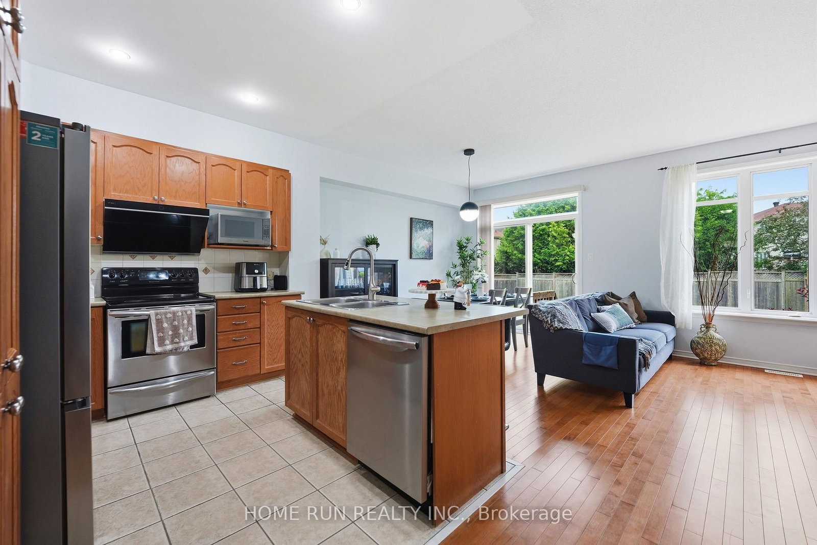 202 Maxwell Bridge Road • Ottawa, ON photo 10