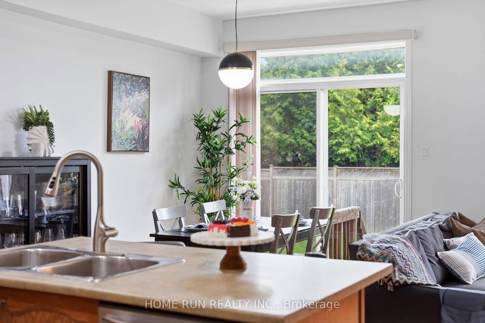 202 Maxwell Bridge Road • Ottawa, ON photo 9