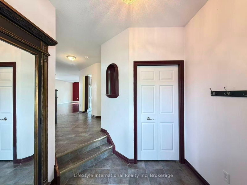 Main Unit - 16 Lynch Circle