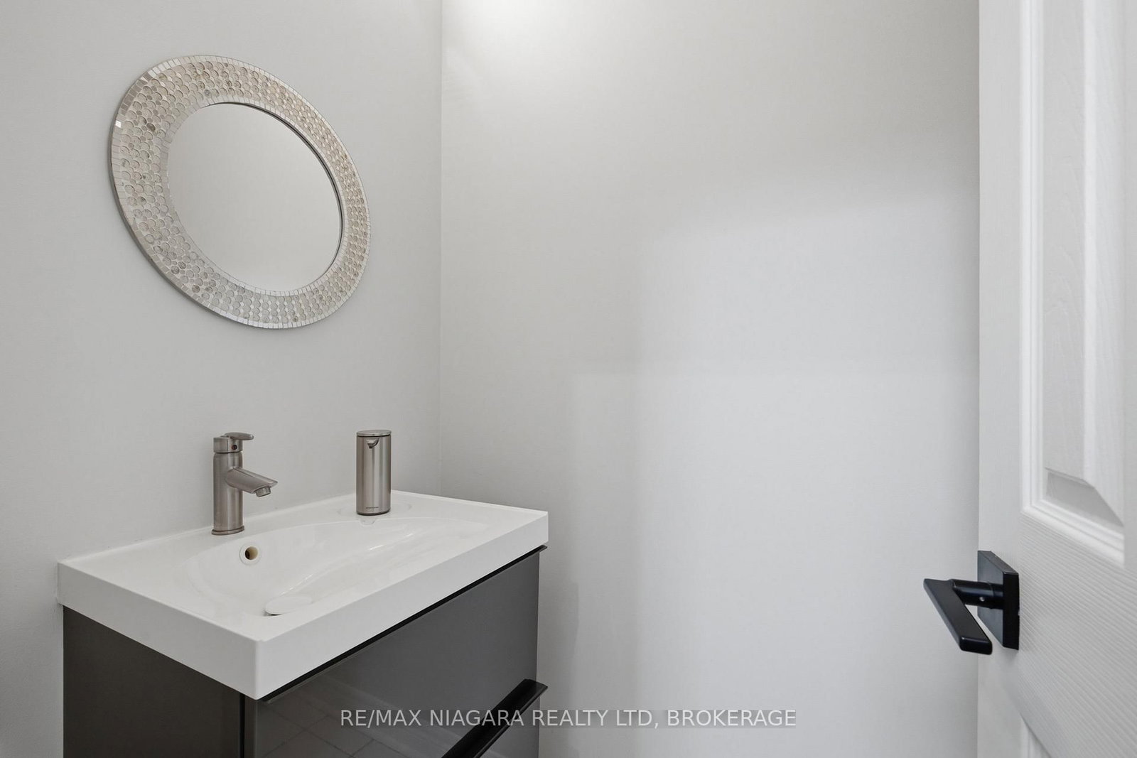 15 Cozocar Crescent • St. Catharines, ON photo 38