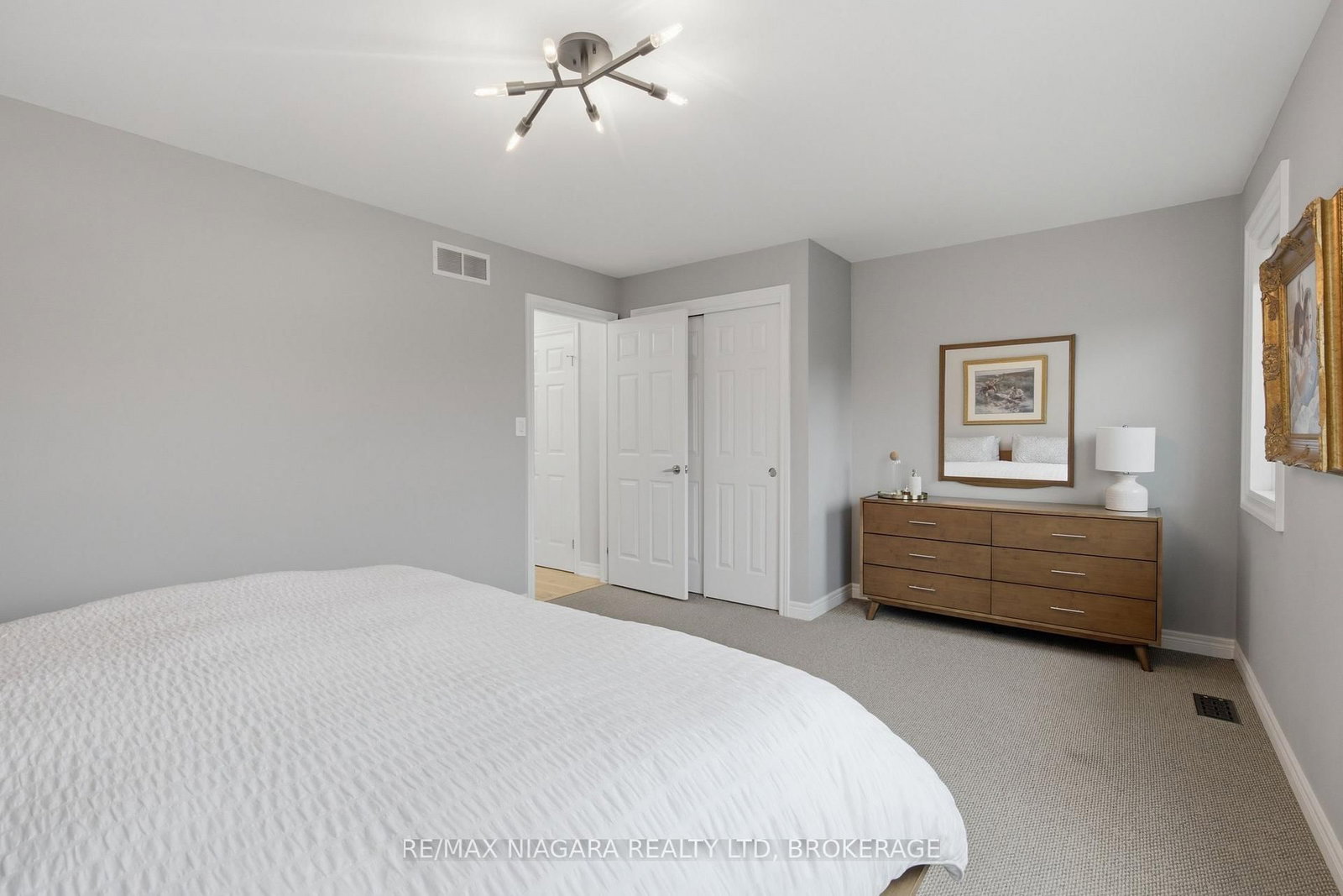 15 Cozocar Crescent • St. Catharines, ON photo 5