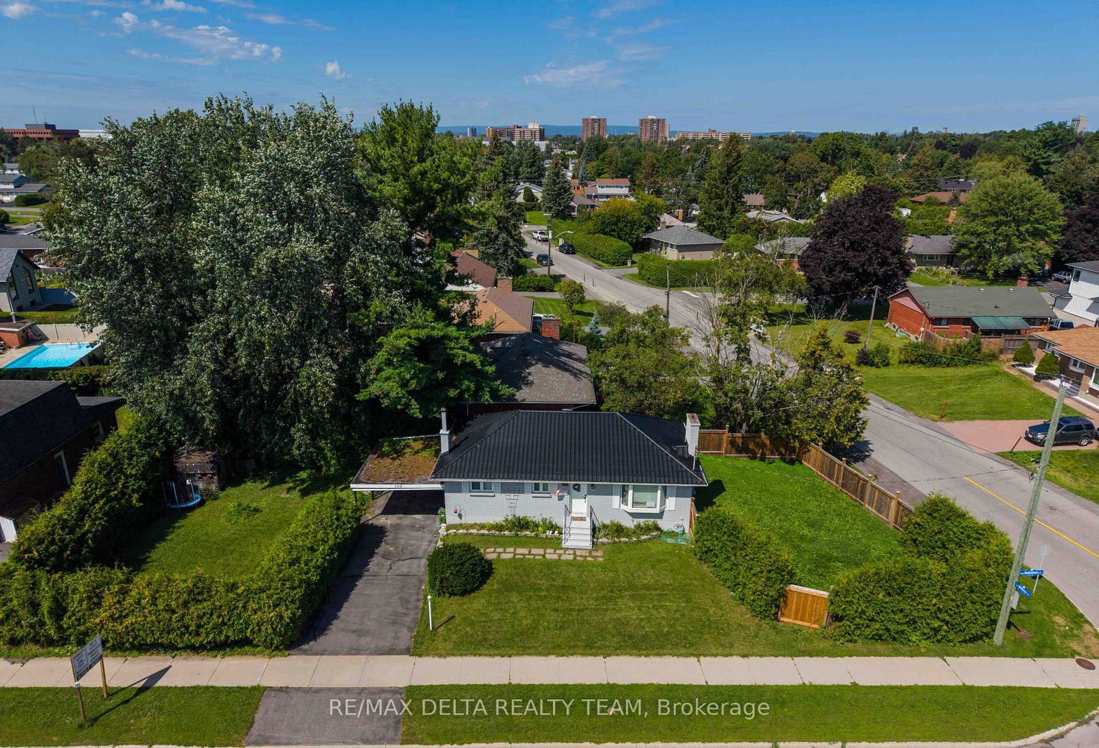 109 Meadowlands Drive W • Ottawa, ON photo 13