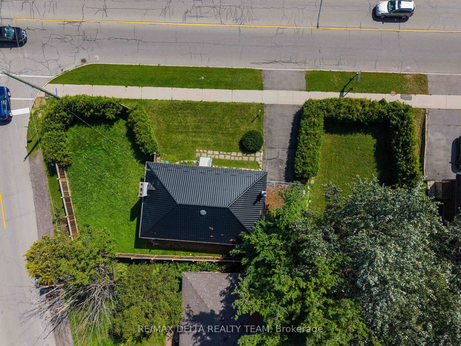 109 Meadowlands Drive W • Ottawa, ON photo 17