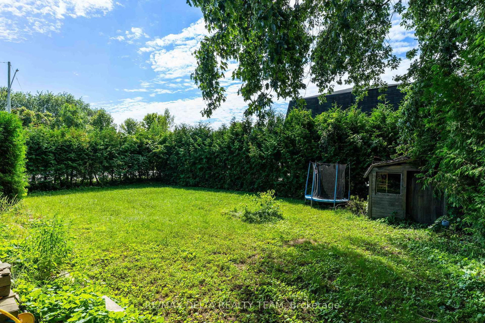 109 Meadowlands Drive W • Ottawa, ON photo 6