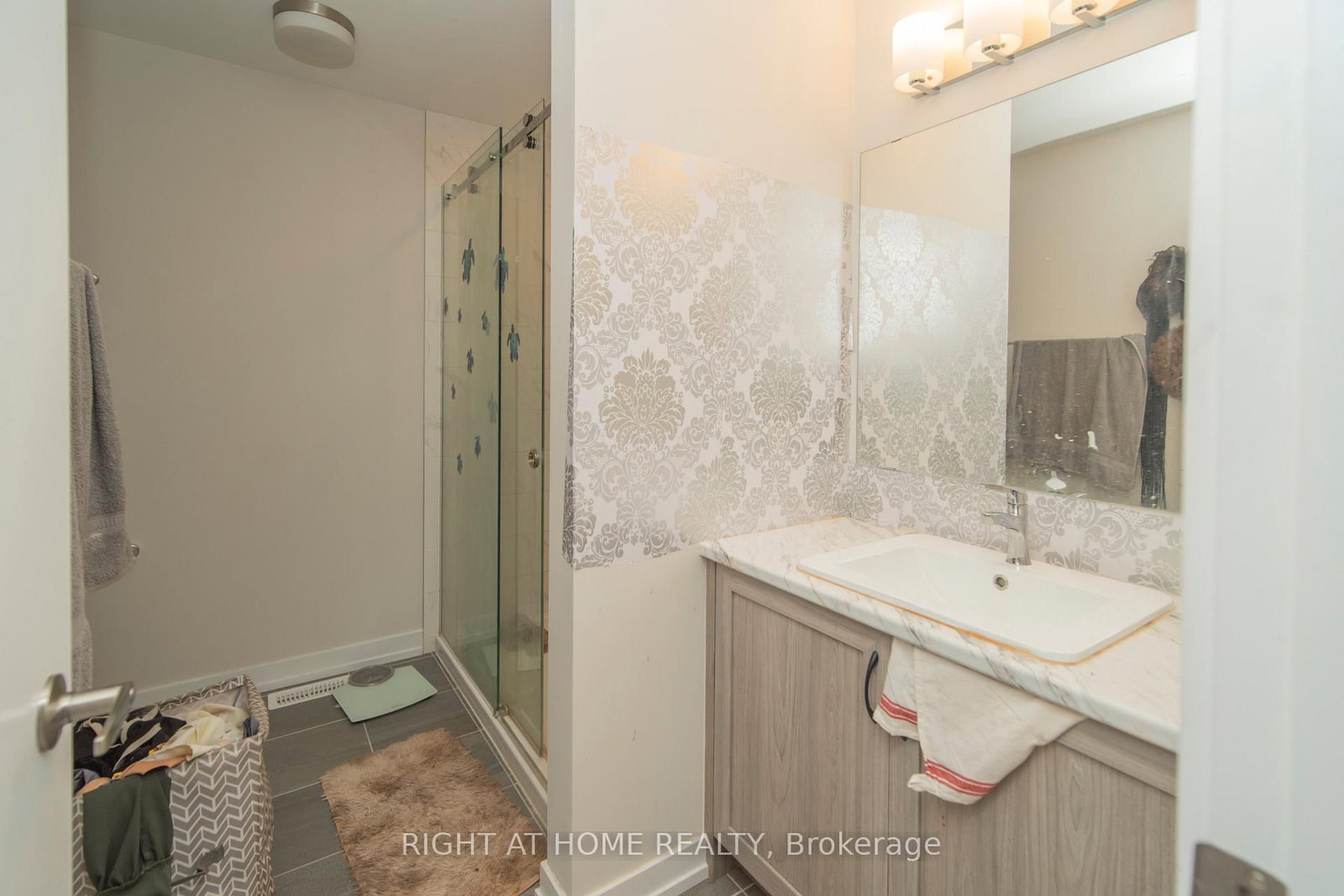 942 Seagrave Lane • Richmond, ON photo 11