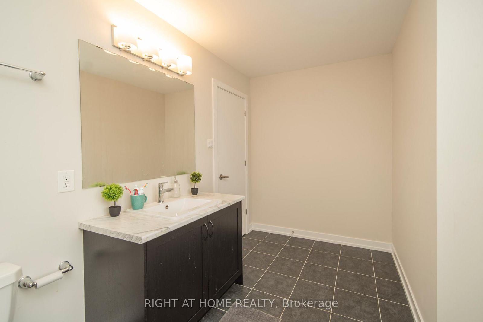 942 Seagrave Lane • Richmond, ON photo 17
