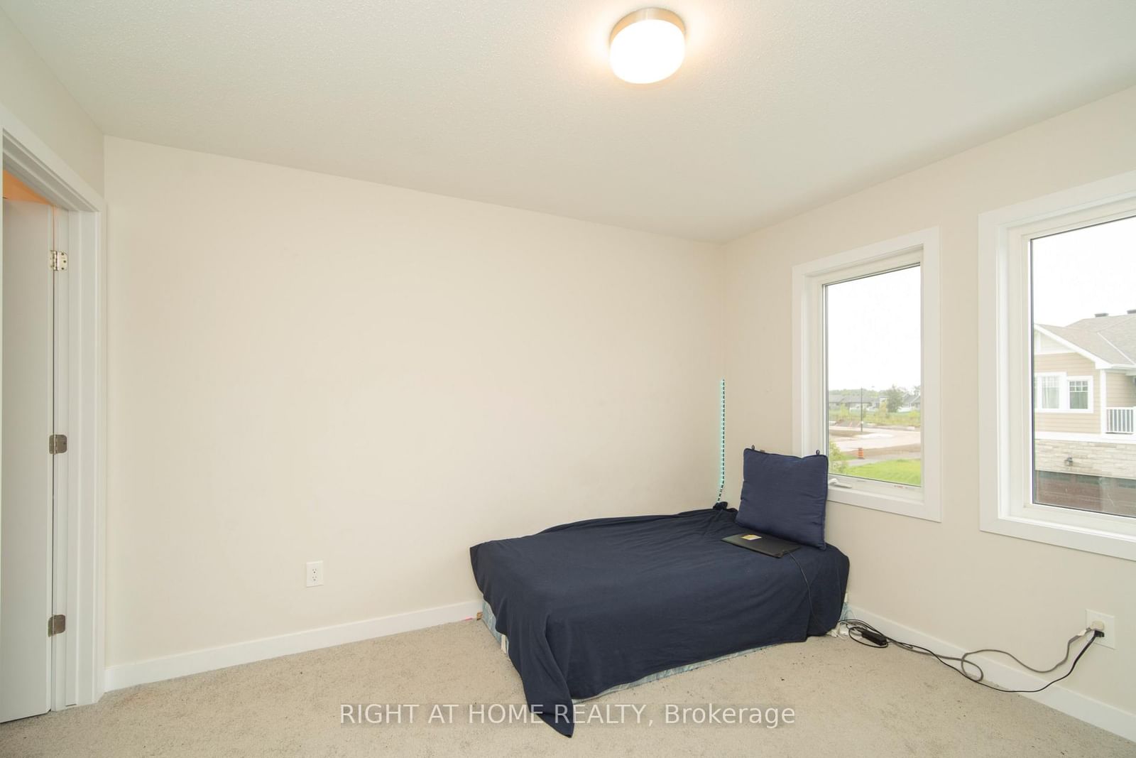 942 Seagrave Lane • Richmond, ON photo 18