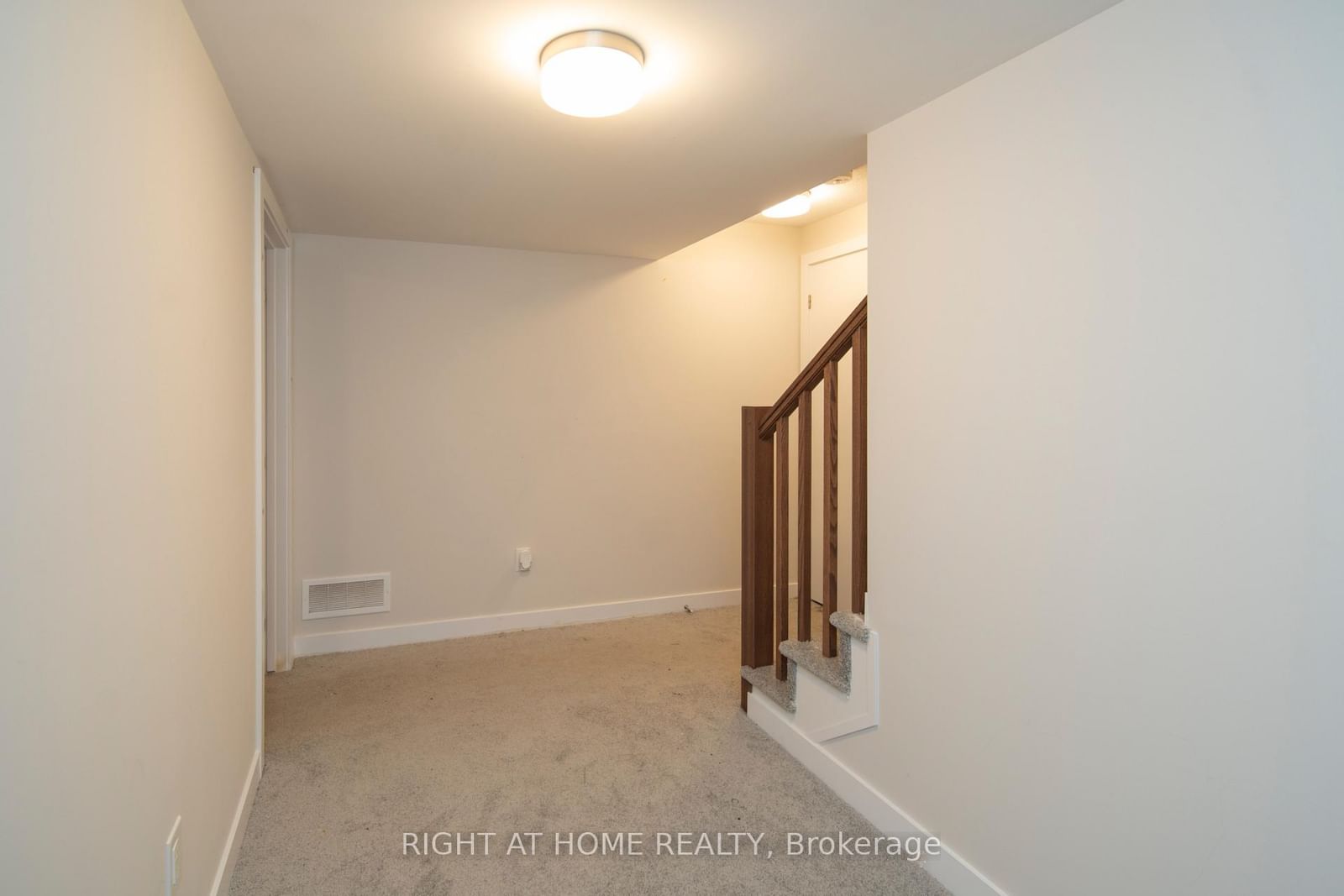 942 Seagrave Lane • Richmond, ON photo 22