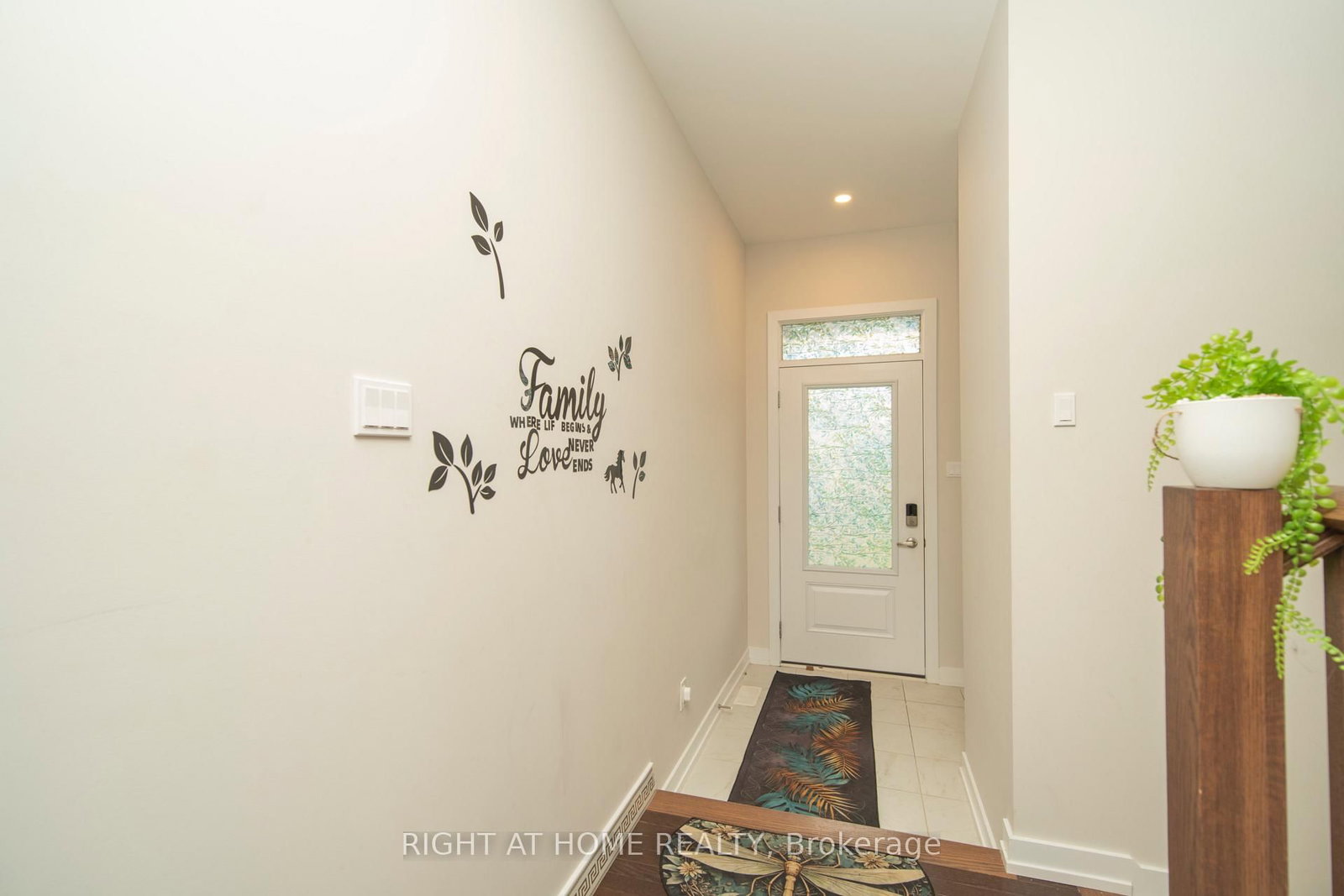 942 Seagrave Lane • Richmond, ON photo 3