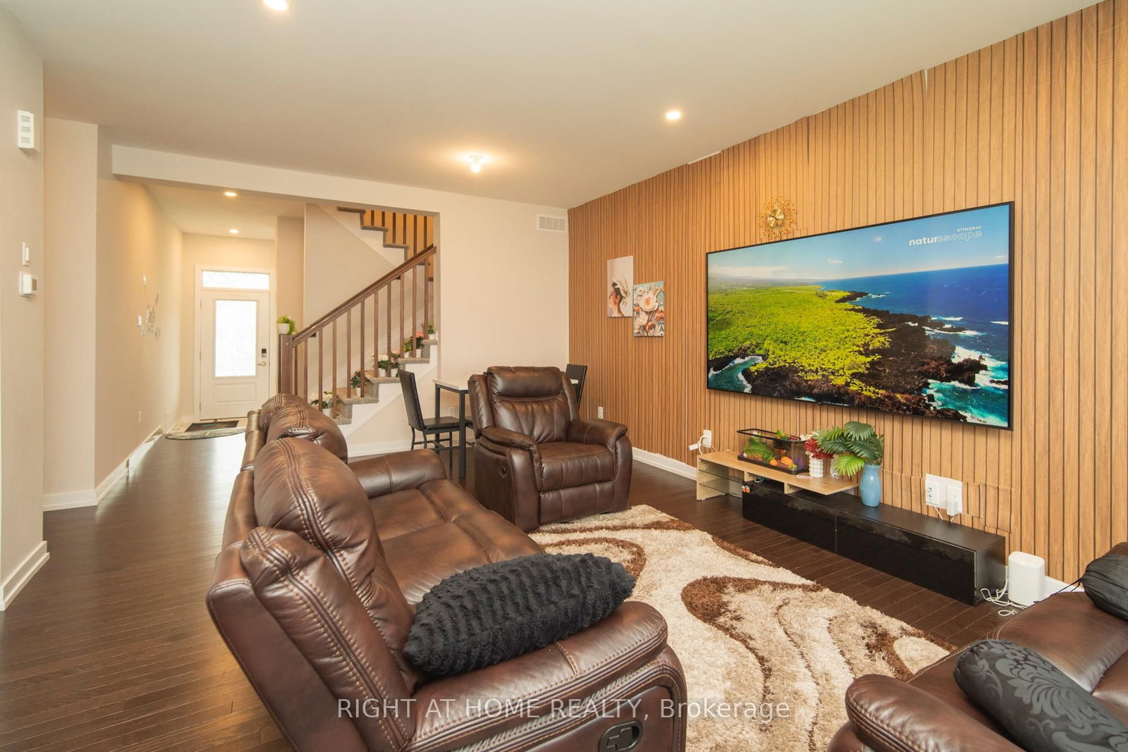942 Seagrave Lane • Richmond, ON photo 6