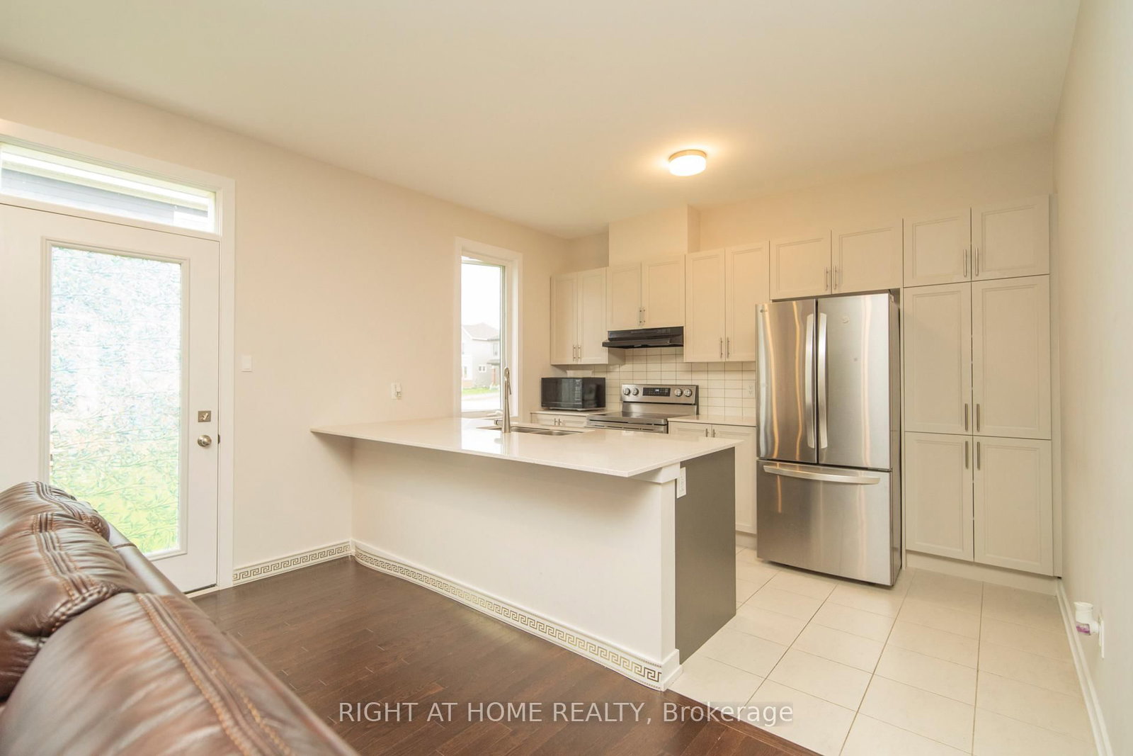 942 Seagrave Lane • Richmond, ON photo 8