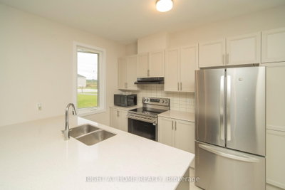 942 Seagrave Lane • Richmond, ON photo 9