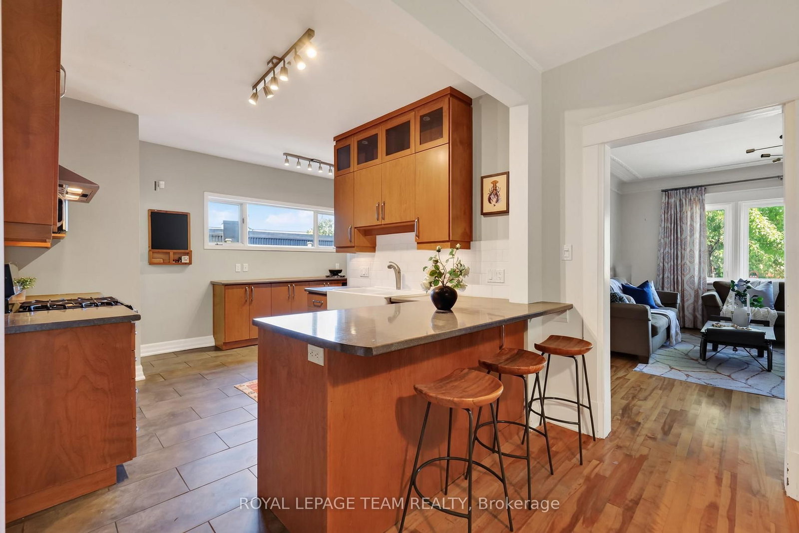 10 Clarendon Avenue • Ottawa, ON photo 12
