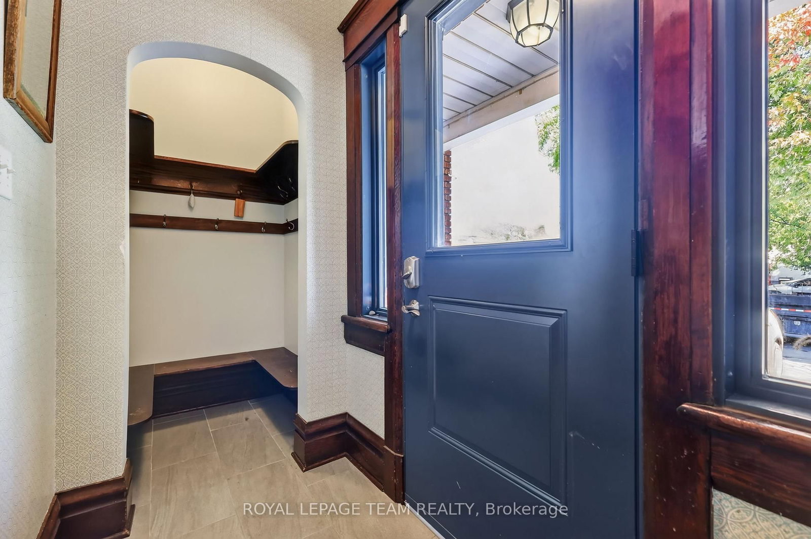 10 Clarendon Avenue • Ottawa, ON photo 4