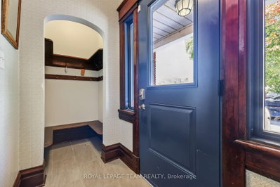 10 Clarendon Avenue • Ottawa, ON photo 4