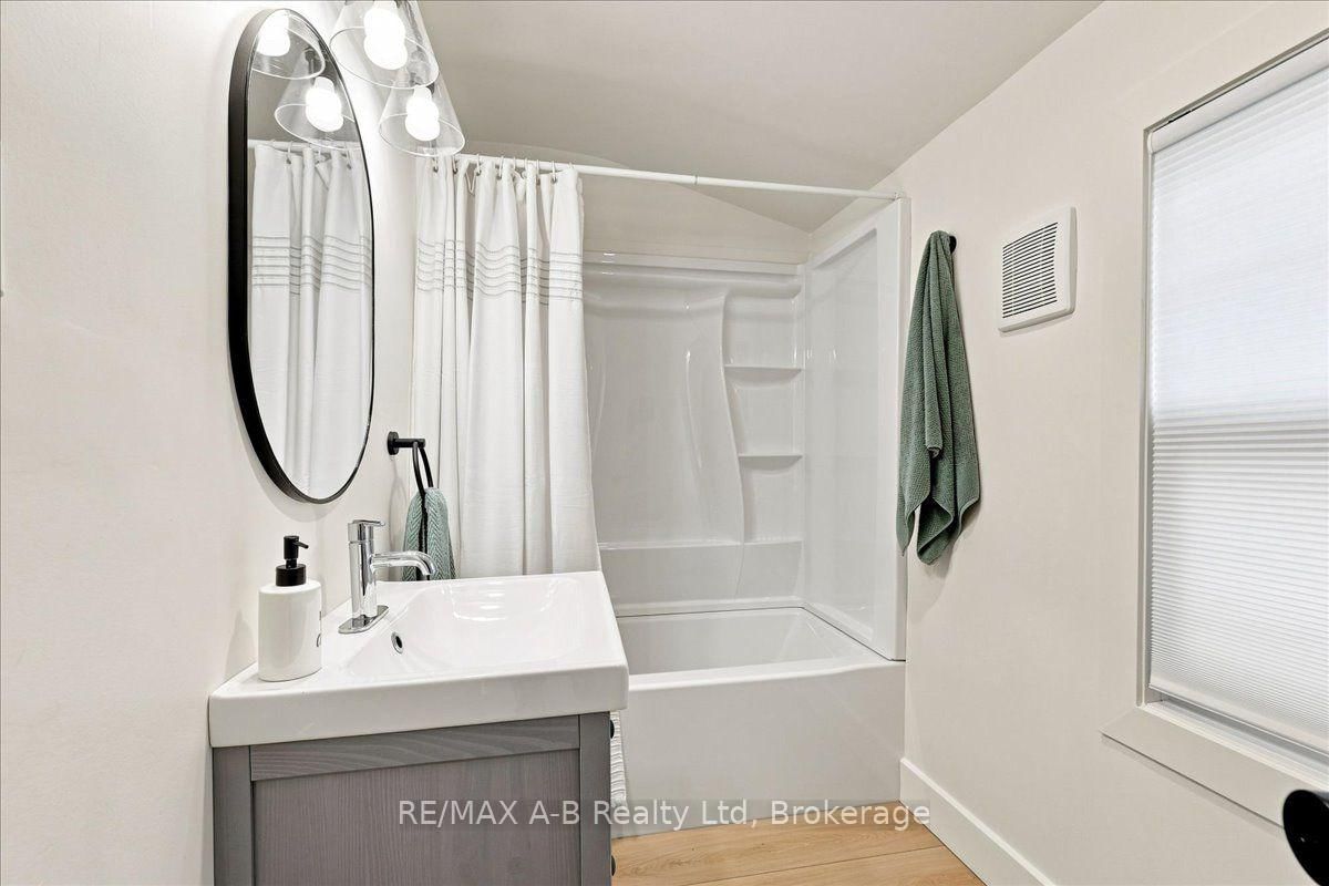 143 Britannia Street • Stratford, ON photo 23