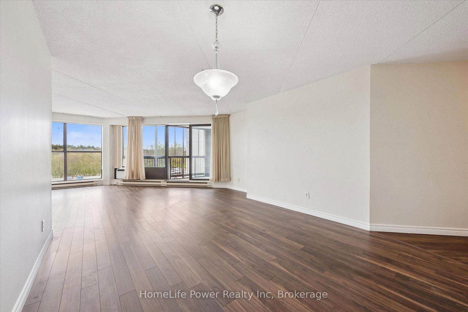 22 Marilyn Drive • #402 • Guelph, ON photo 8
