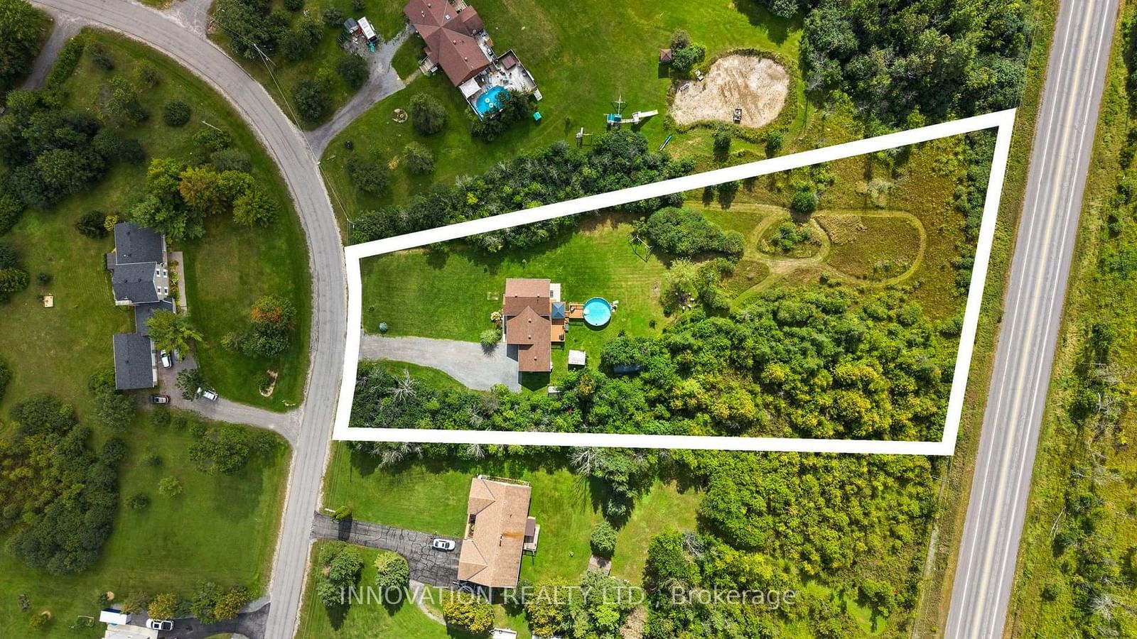 281 Greystone Crescent • Almonte, ON photo 2