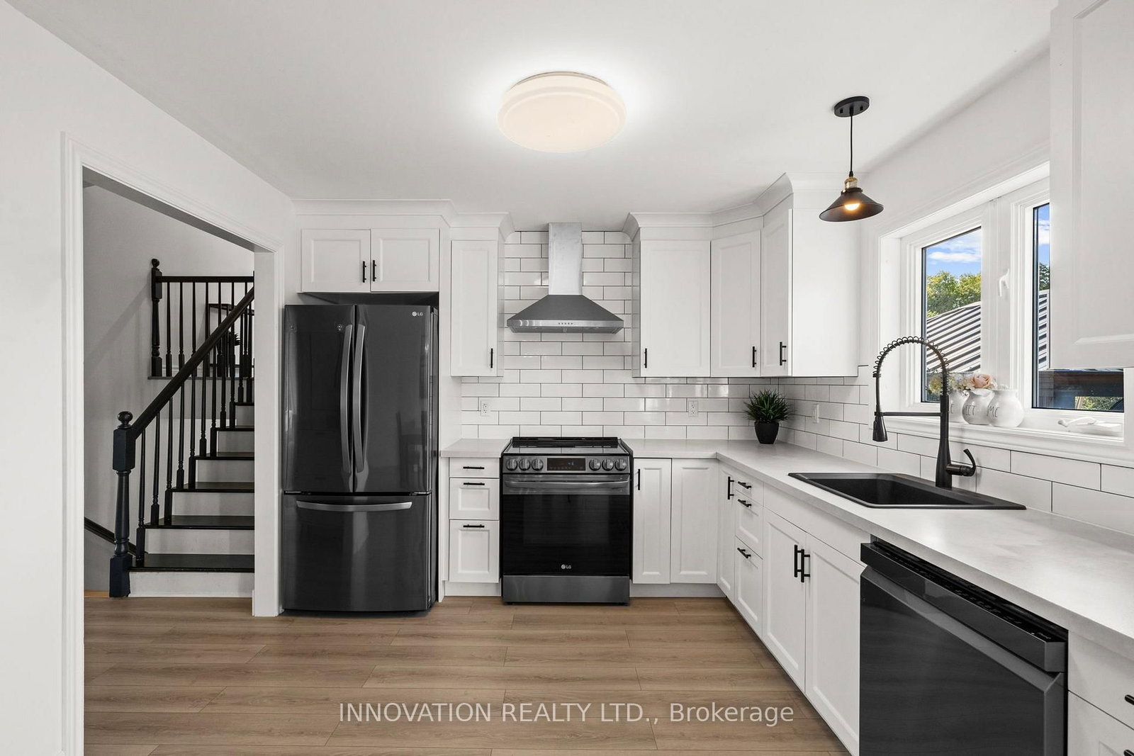 281 Greystone Crescent • Almonte, ON photo 3