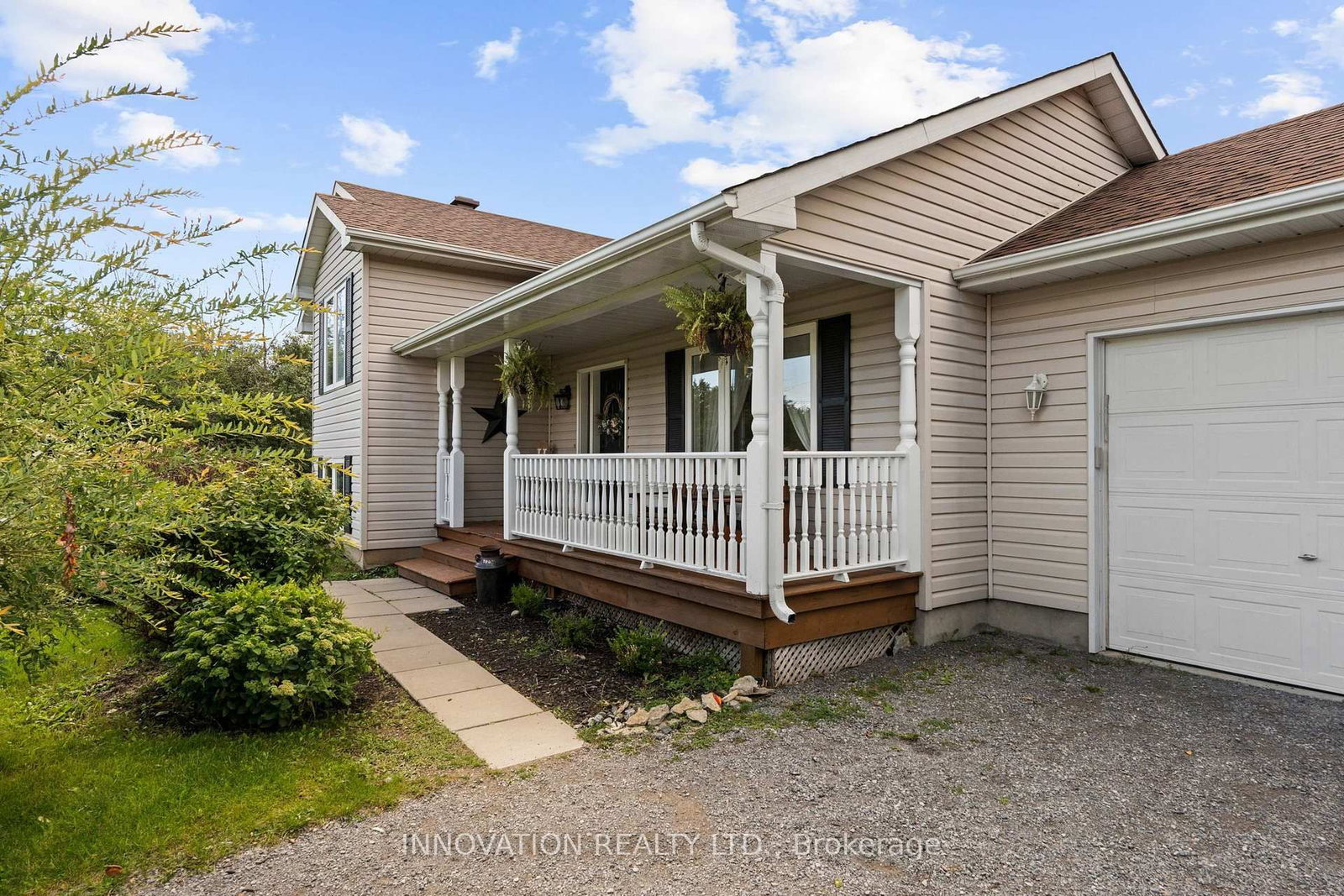 281 Greystone Crescent • Almonte, ON photo 4