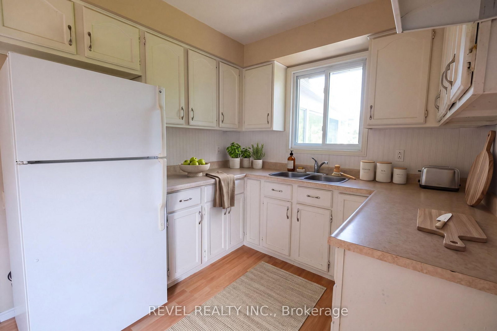 176 TOWERHILL Road • Peterborough, ON photo 8