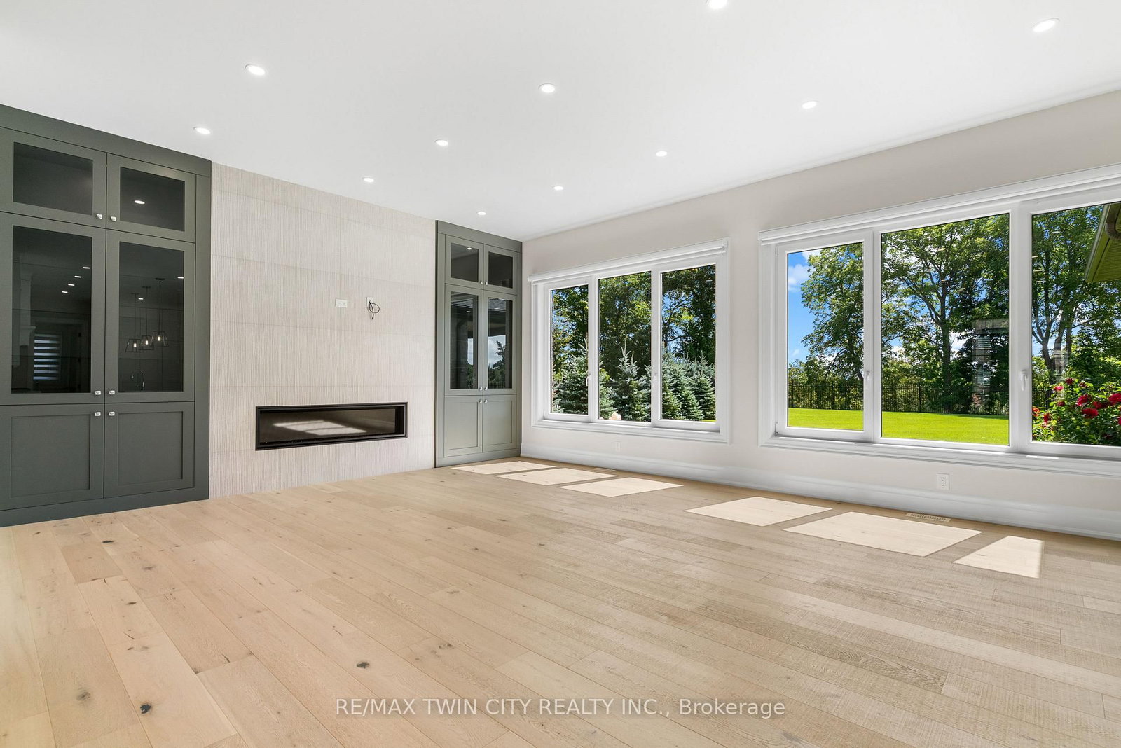 56 Pioneer Ridge Dr, Kitchener, view 10