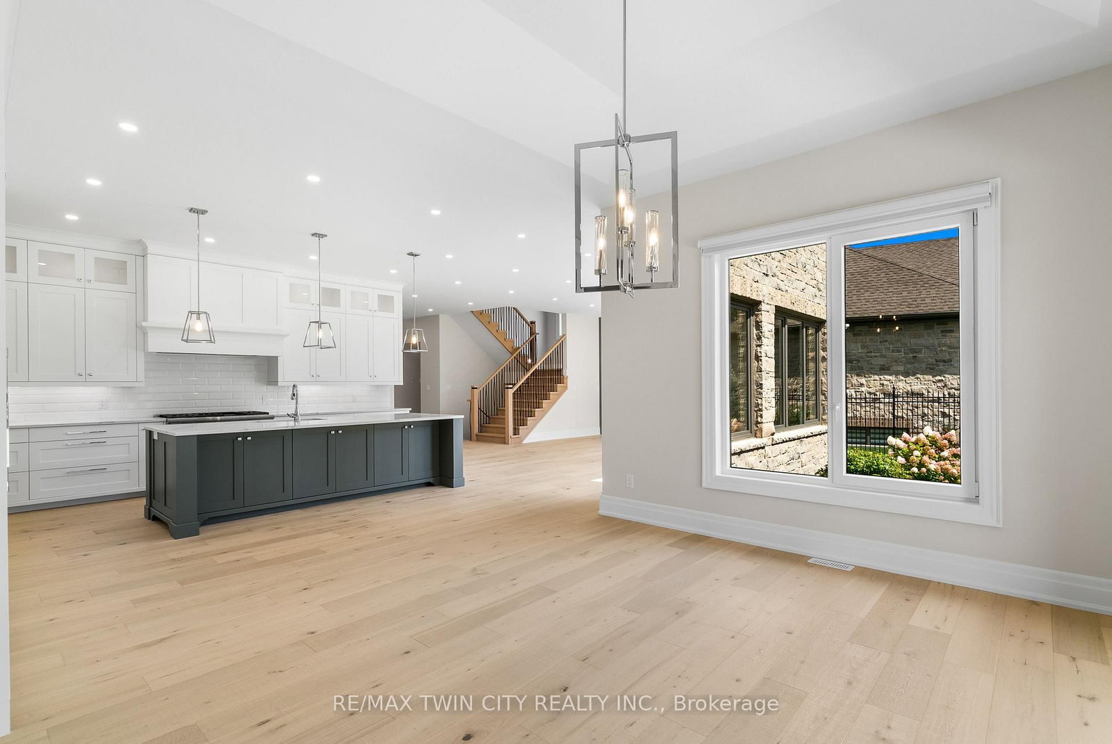 56 Pioneer Ridge Dr, Kitchener, view 16